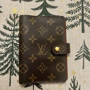 Louis Vuitton small monogram agenda, excellent condition. Authentic.